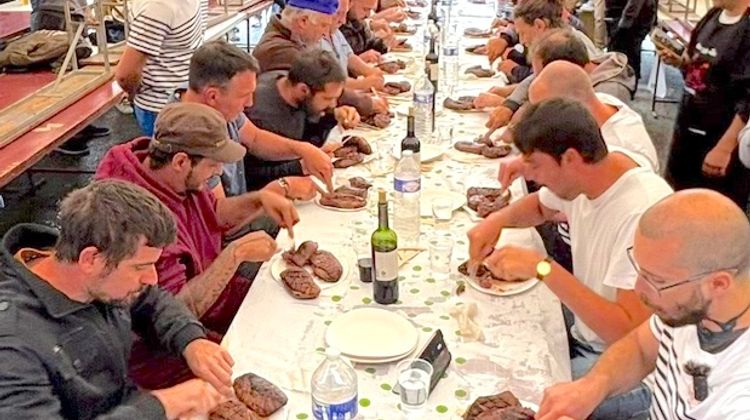 IMPRESSIONNANT – L’Ogre a englouti 1 kg de magret en 5 minutes